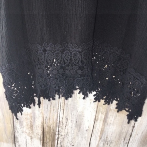 Blu Pepper Black Lace Bottom Tank - Picture 2 of 4